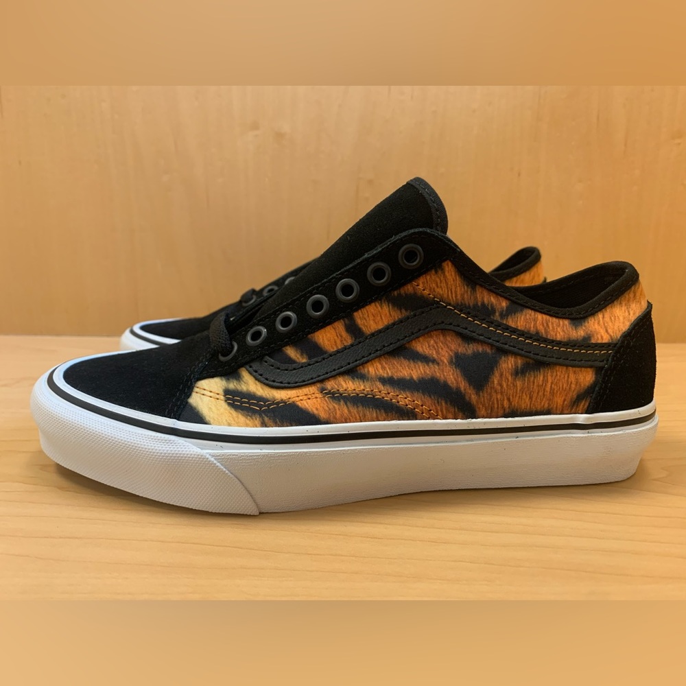 Vans - Picture 3 of 10
